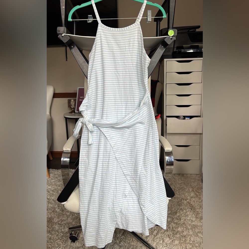 Chic style blue and white wrap dress small